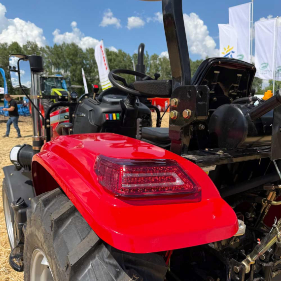 Мінітрактор СКАУТ ТЕ-504 RED з дашком